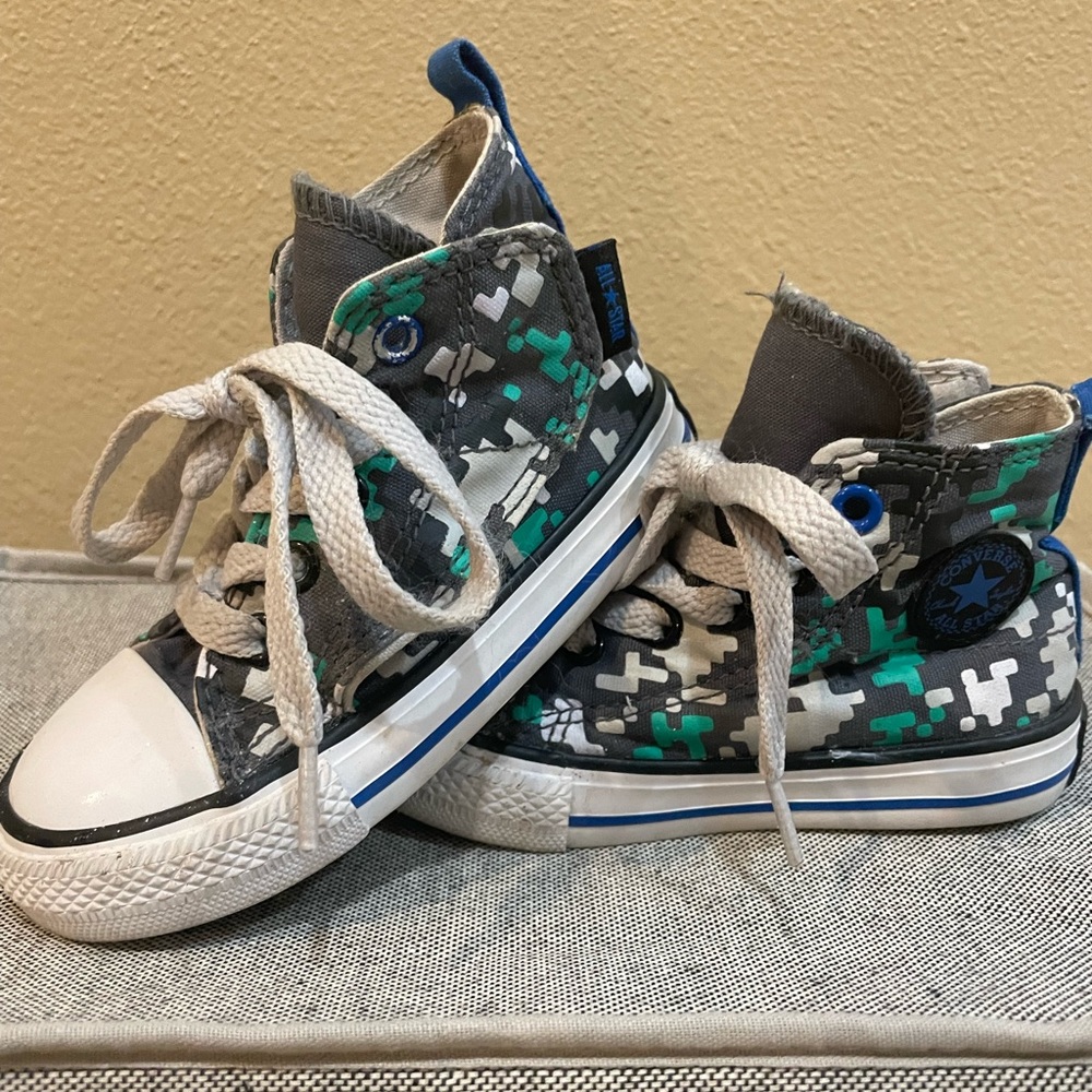 Converse walker size 6 used in good condition